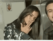 Beijo Piscadela GIFs | Tenor