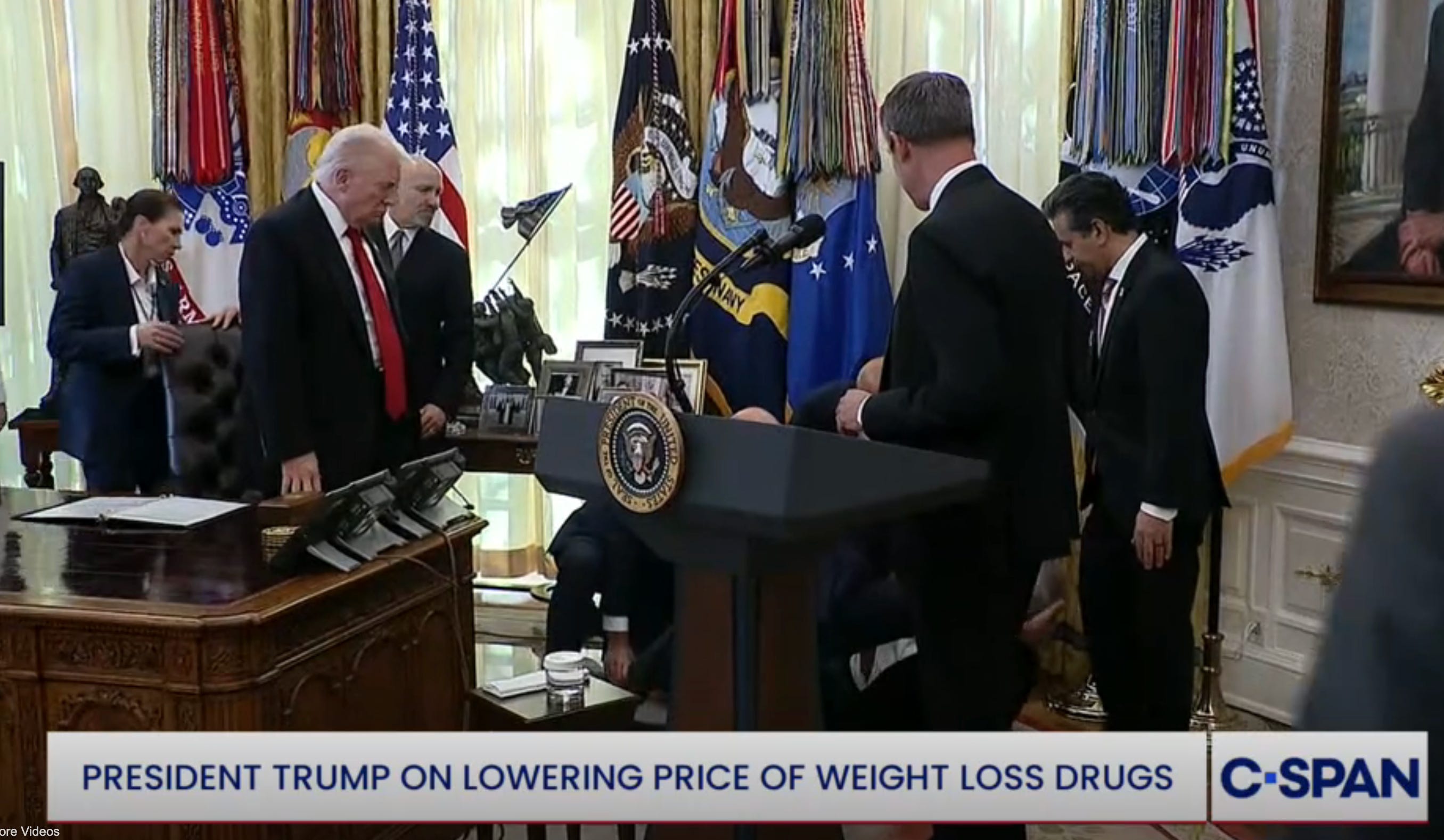 A man collapsed in the Oval Office. The internet got the story wrong.