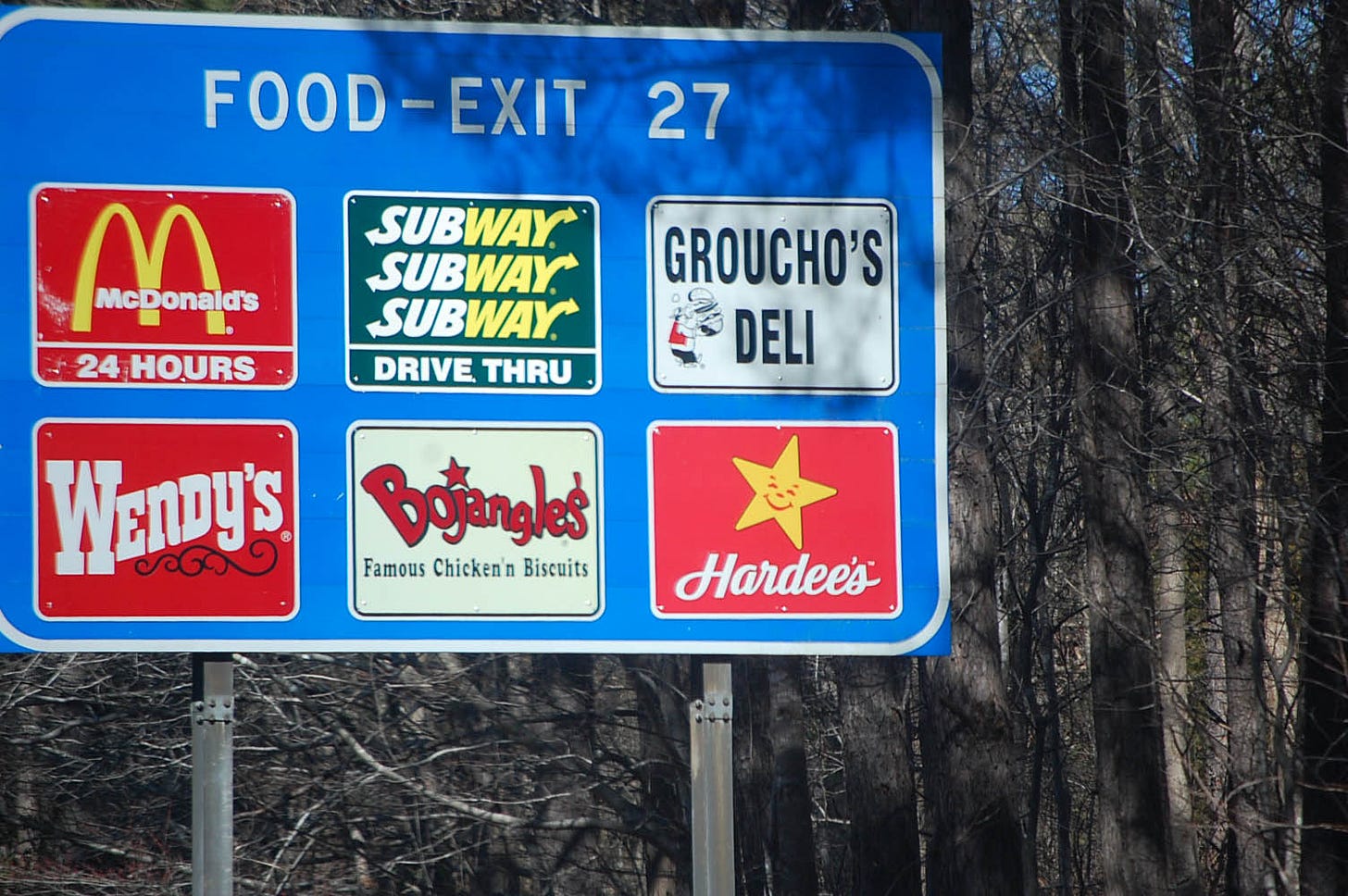 https://upload.wikimedia.org/wikipedia/commons/7/78/Fast_food.jpg