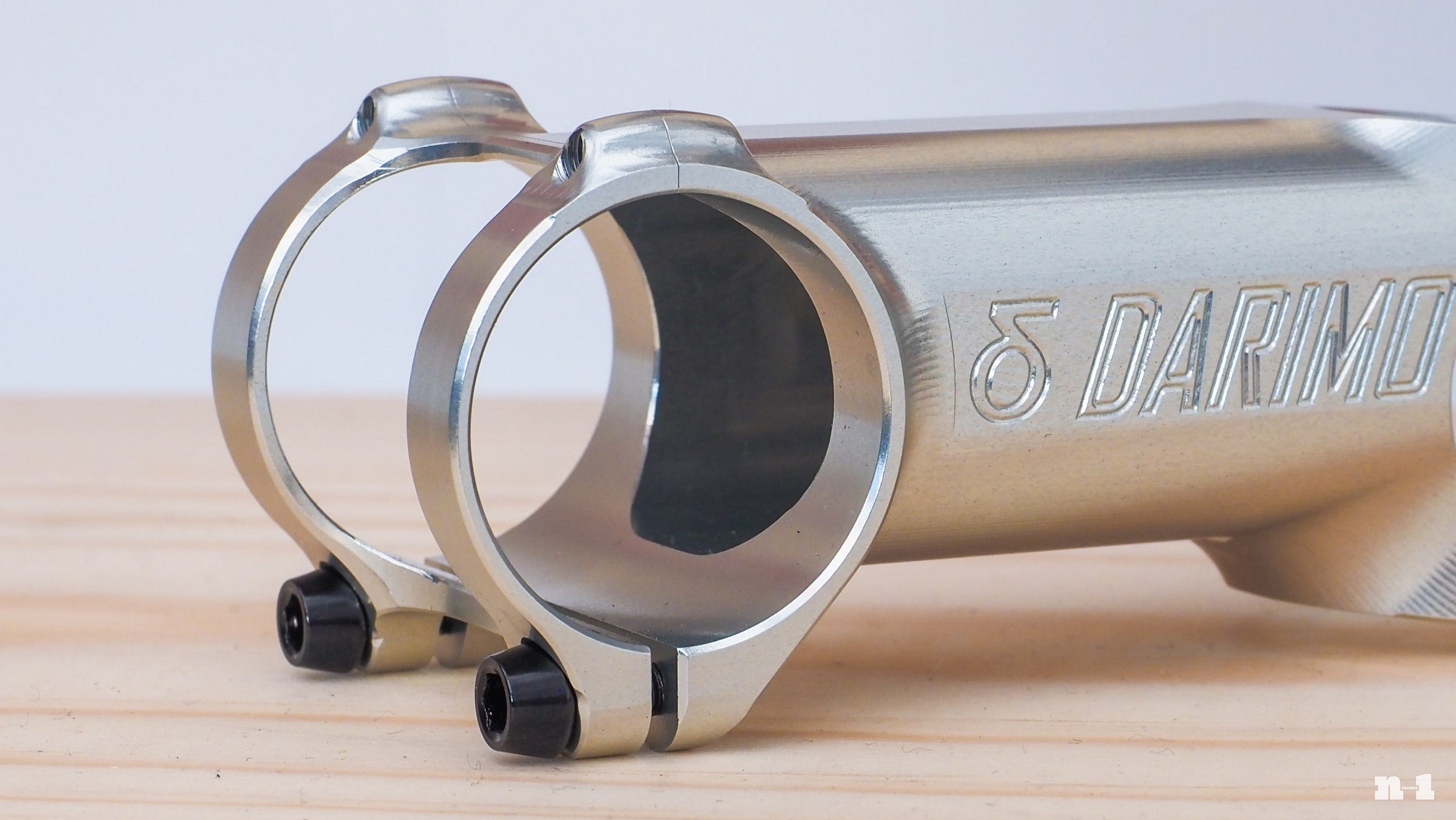 Darimo four-bolt faceplate detail