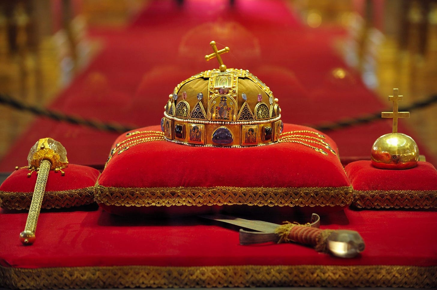 匈牙利国宝圣斯蒂芬王冠（Crown of St. Stephen）