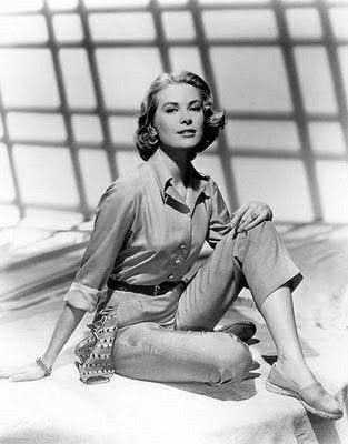 Grace Kelly con look relajado con alpargatas planas
