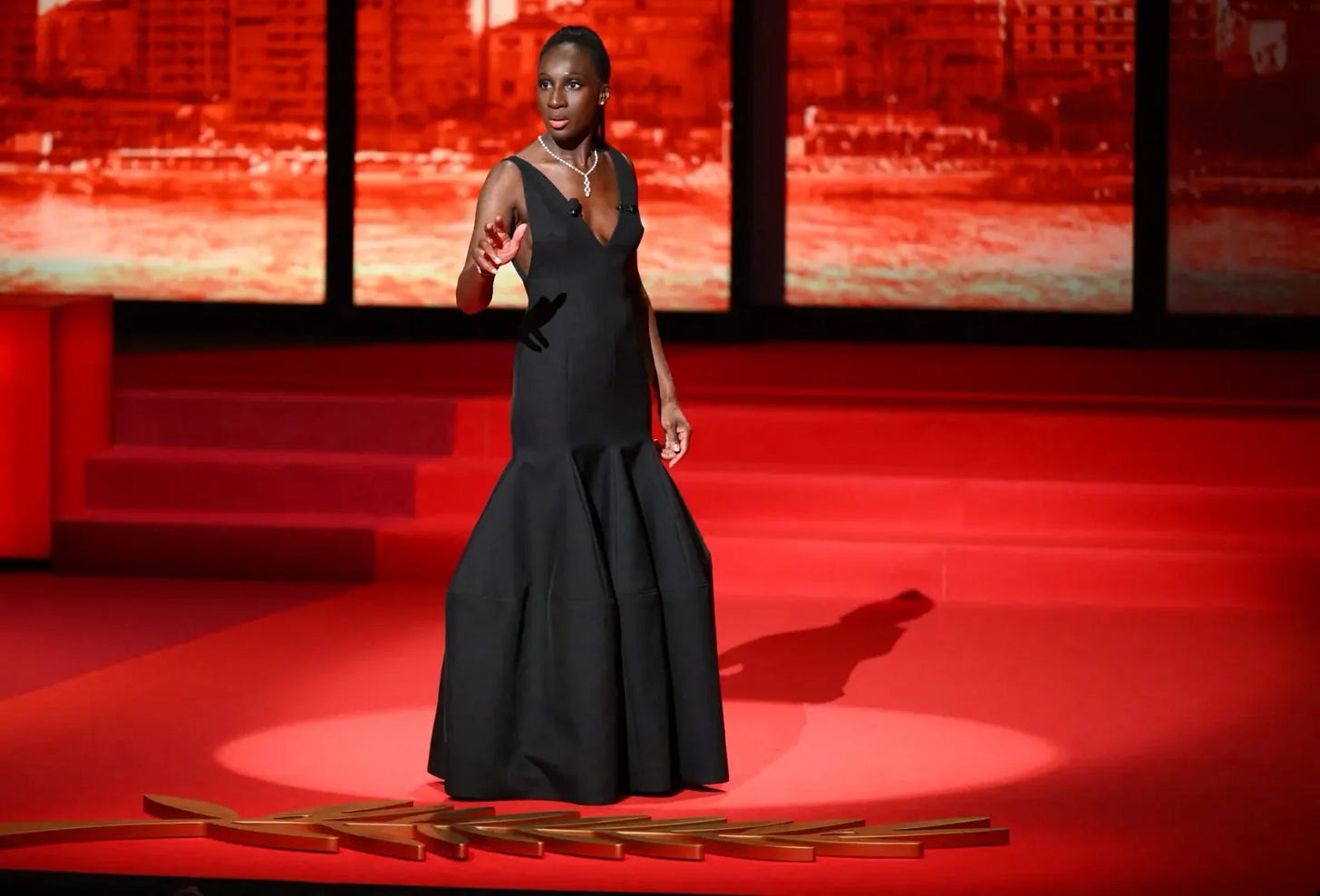Eye Haïdara, magistrale maîtresse de cérémonie à Cannes Eye Haïdara, magistrale maîtresse de cérémonie à Cannes