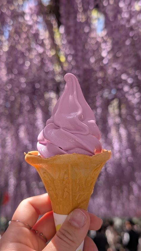 Glaces à la vanille et lait de Hokkaidō, à la glycine et vanille avec ricotta râpée !