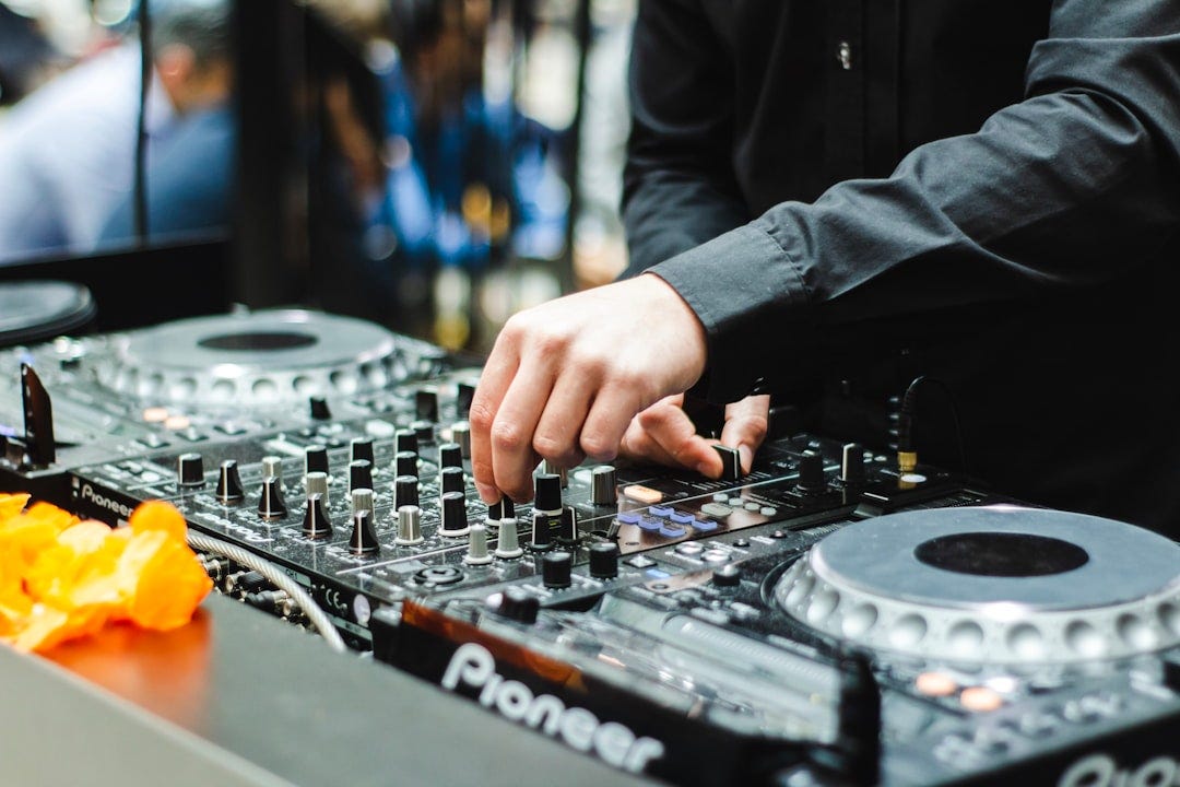 <p>Photo by <a href="https://unsplash.com/@louishansel?utm_source=storipress&utm_medium=referral&utm_campaign=api-credit">Louis Hansel</a> / <a href="https://unsplash.com/?utm_source=storipress&utm_medium=referral&utm_campaign=api-credit">Unsplash</a></p> mix DJ