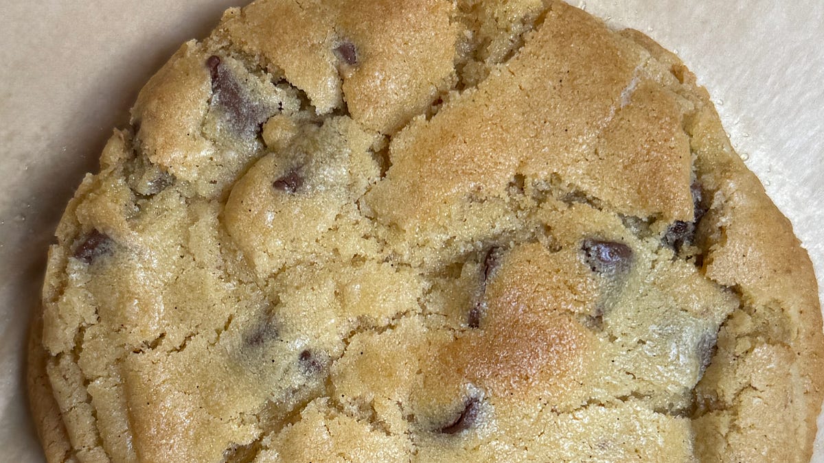 Better Bakes Kitchen Levain 2 Chip Cookie