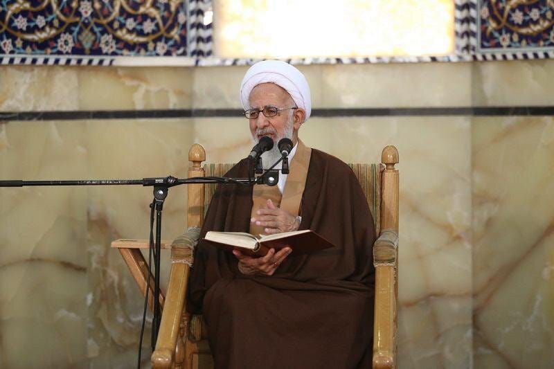 Grand Ayatollah Javadi Amoli: Pride is root of corruption in society