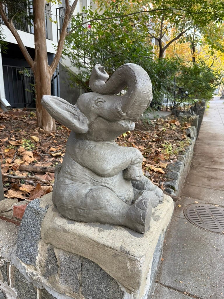 A statue of an elephant

AI-generated content may be incorrect.