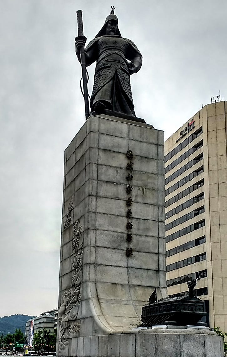 A statue of a person on a pedestal

AI-generated content may be incorrect.