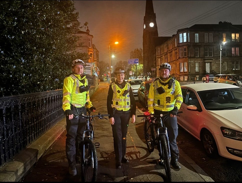 Police officers in apollokshield
