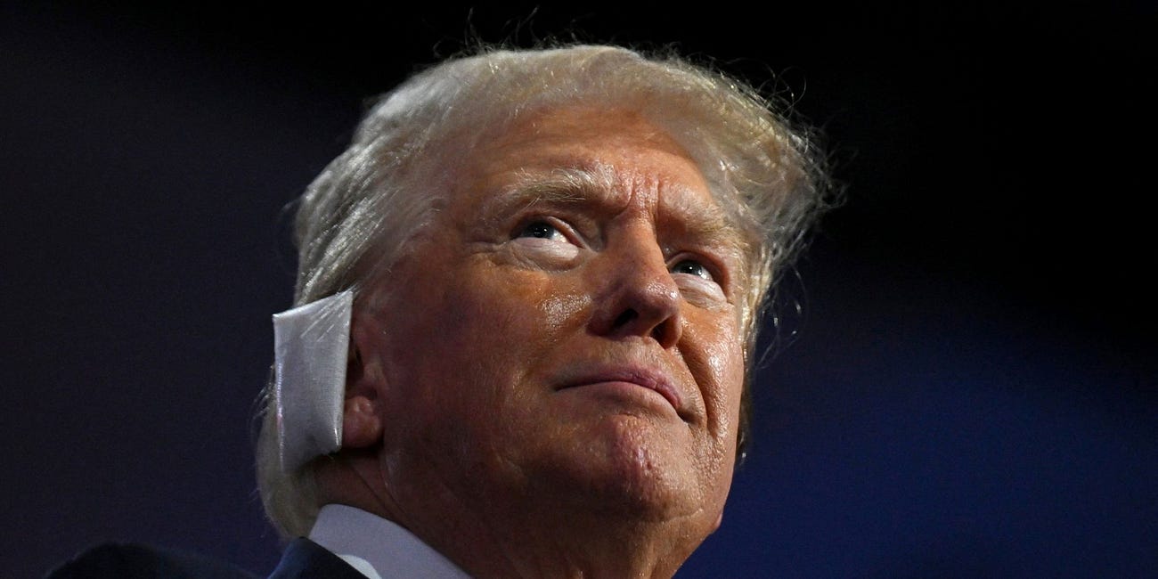 Το πληγωμένο αφτί του Τραμπ: Credo quia absurdum?