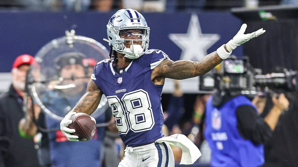 Cowboys star CeeDee Lamb not reporting to training camp as he awaits  contract extension: report | Fox News