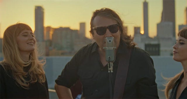 The War On Drugs + Lucius – I Don&#39;t Live Here Anymore | Música Pavê