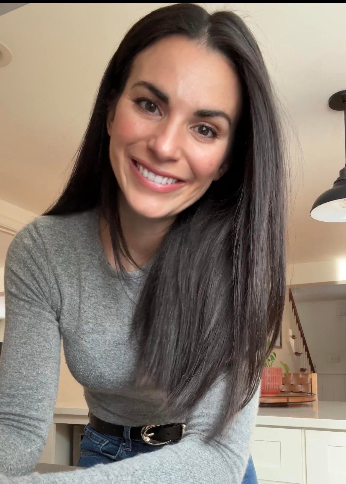 Alina Mauritz in a grey shirt smiling at the camera
