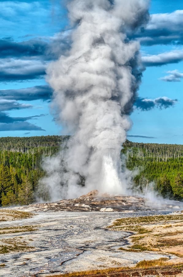 Eruption of Old Faithful Geyser at Yellowstone National Park Stock ...