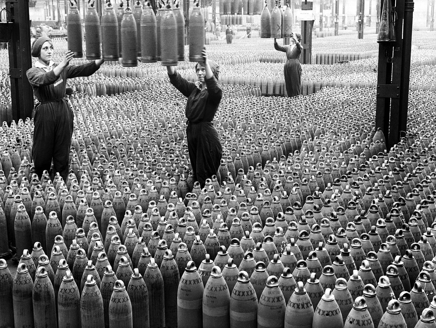File:Women workers with shells in Chilwell filling factory 1917 IWM Q  30040.jpg - Wikimedia Commons