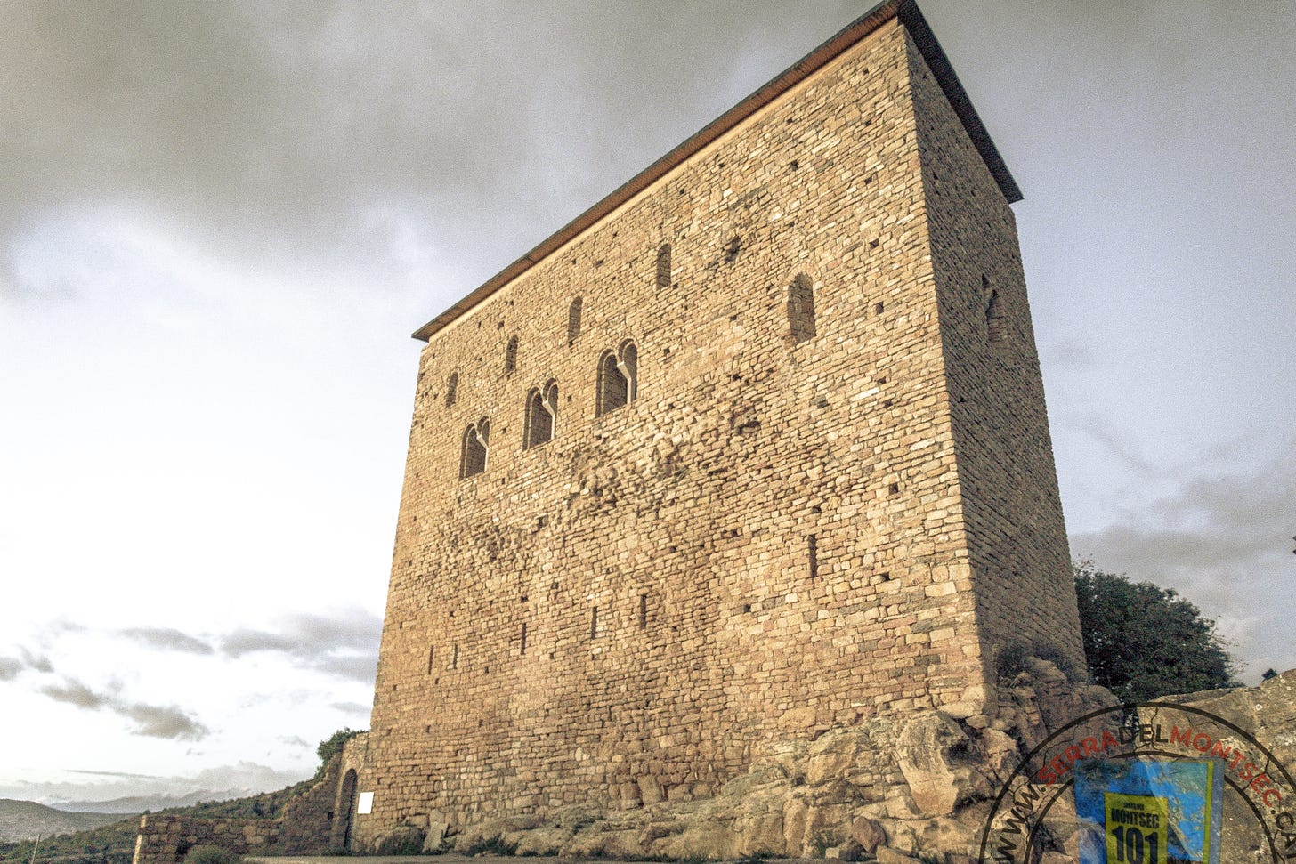 Castell de Llordà, la gran fortalesa d’Arsenda d’Àger i d’Arnau Mir de Tost, senyors de la guerra i senyors del Montsec. Llordà, Montsec de Rúbies. Isona i Conca Dellà. Pallars Jussà, Lleida. Catalunya.