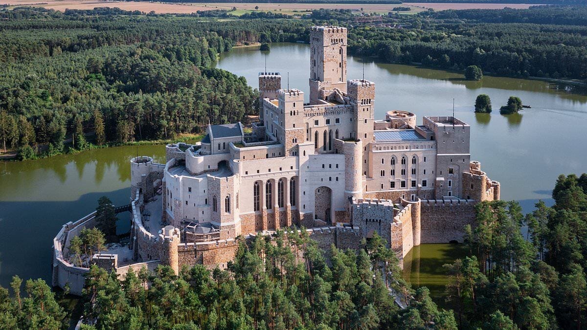 Building a medieval castle in modern times...