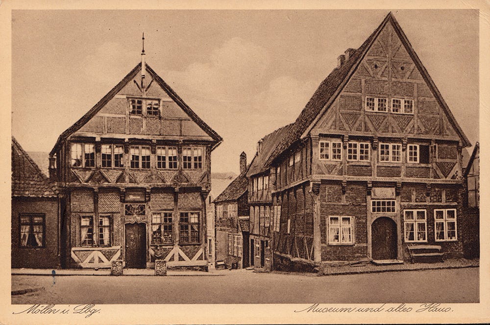 Postcard photograph of old houses and museum in Mölln.