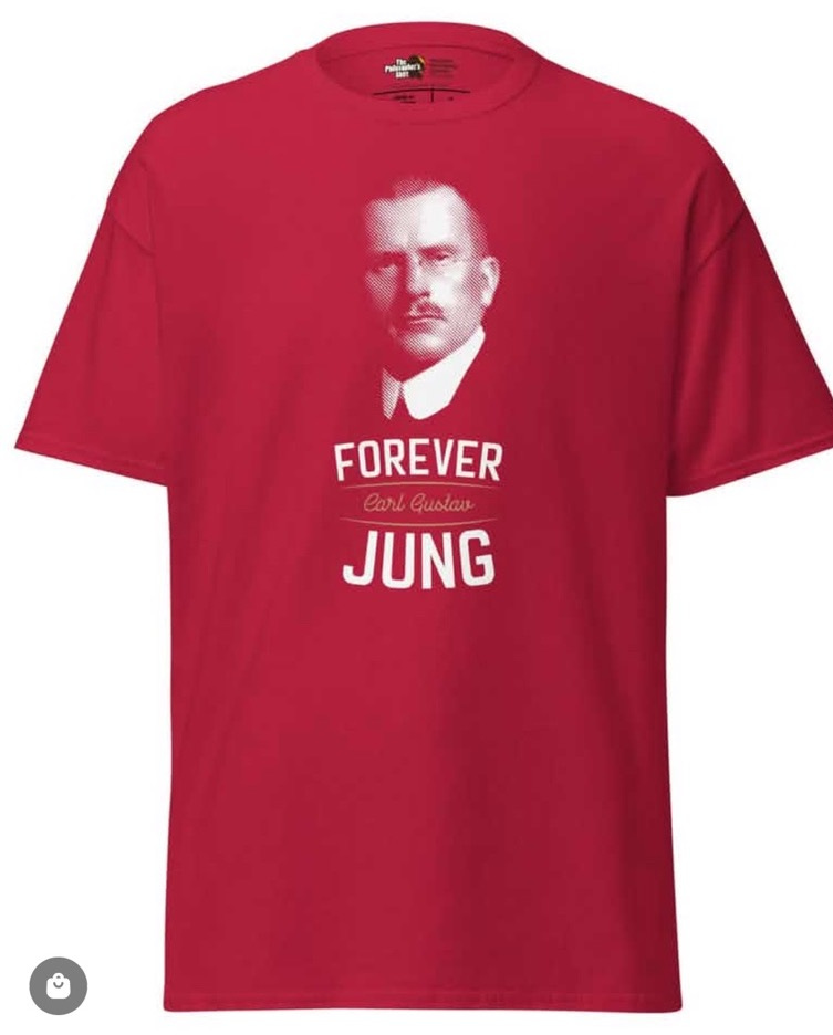 A red shirt with a picture of a person

AI-generated content may be incorrect.