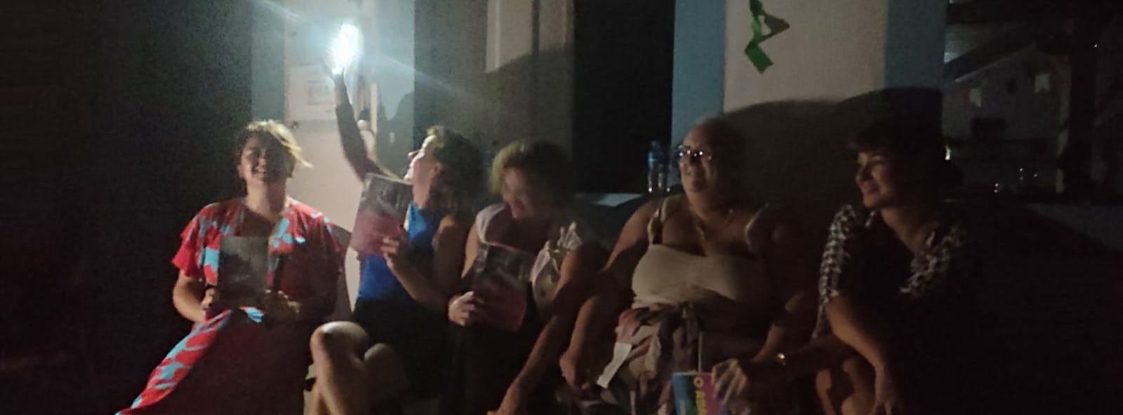 Dia do Jornaleiro. Extra! Extra! Homenageie esses profissionais!, image size:1600x592