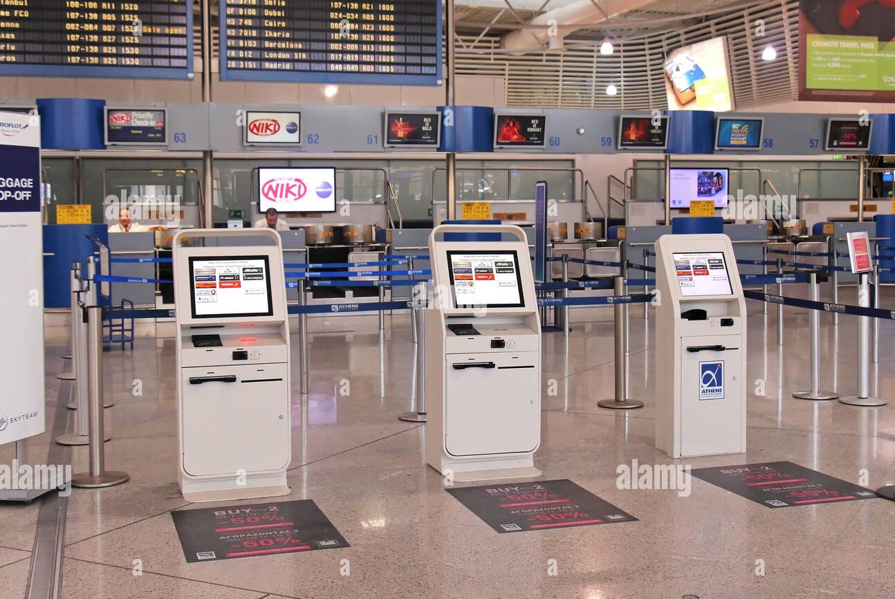Self service check in hi-res stock photography and images - Alamy