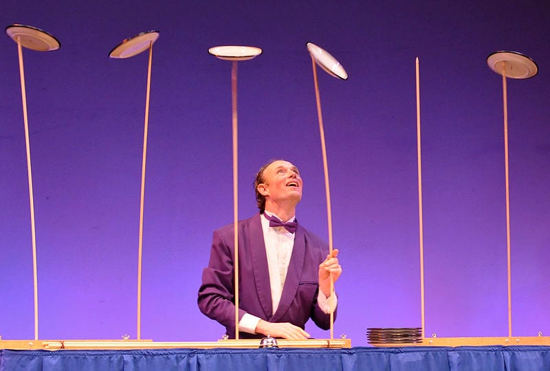 File:Henrik Bothe plate spinning.jpg