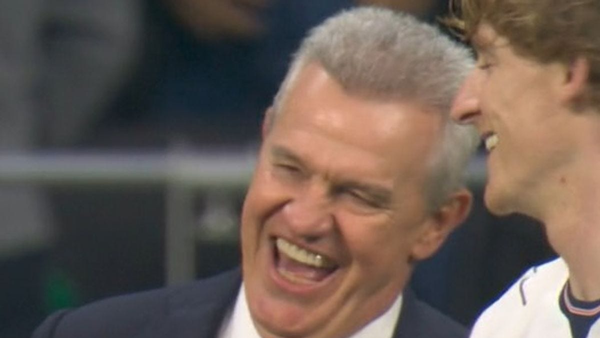 TV cameras catch Mexico boss trolling Anthony Gordon as ex-Newcastle star left bemused | Chronicle Live TV cameras catch Mexico boss trolling Anthony Gordon as ex-Newcastle star left bemused | Chronicle Live