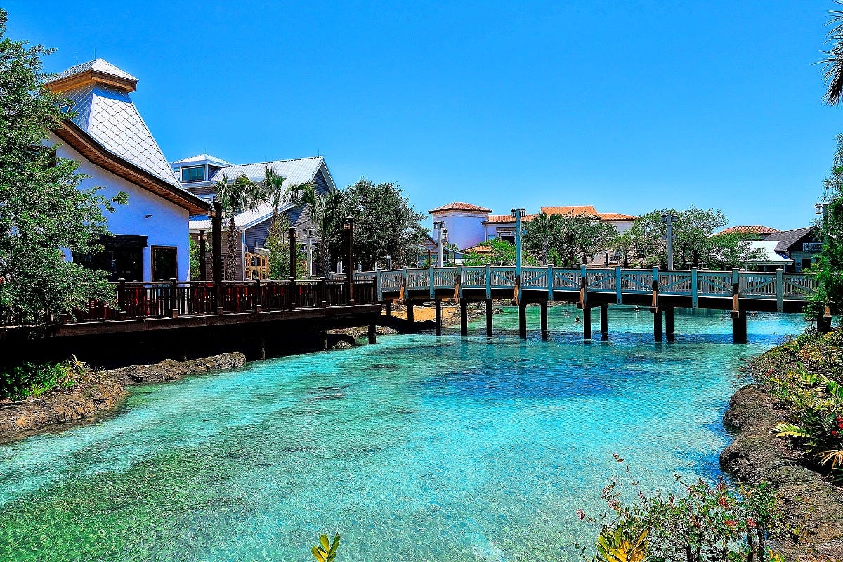 The waterfront at Disney Springs. Image: Jennifer Lynn via Wikimedia Commons