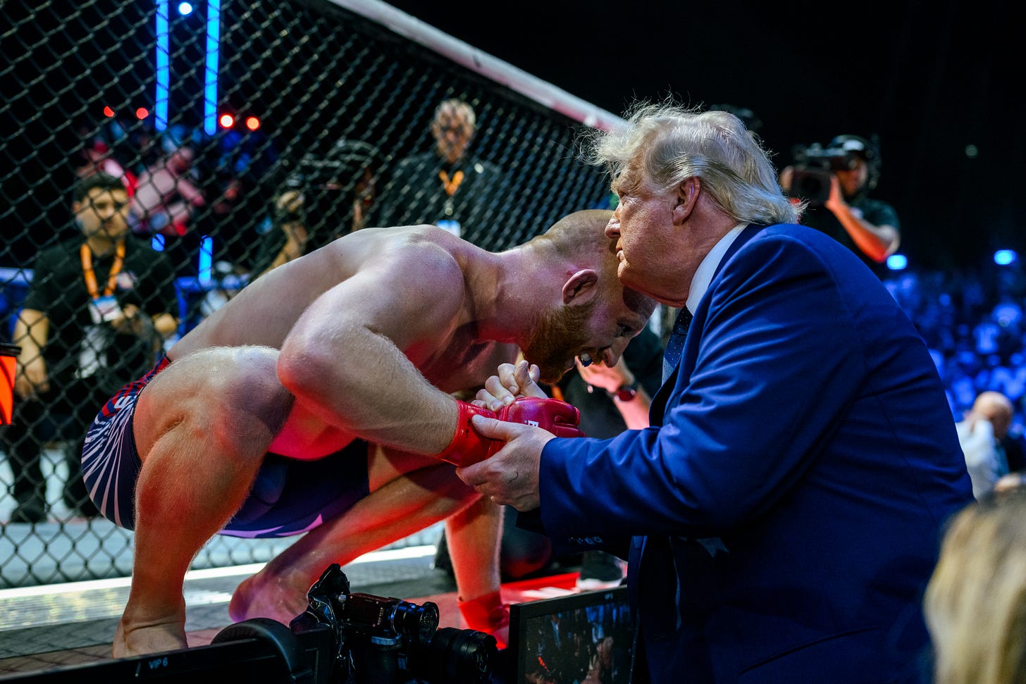https://upload.wikimedia.org/wikipedia/commons/8/8b/UFC_Freedom_250%2C_the_mixed_martial_arts_event_produced_by_the_Ultimate_Fighting_Championship%2C_Sunday%2C_June_14%2C_2026%2C_in_the_Grand_Foyer_of_the_White_House_-_35.jpg