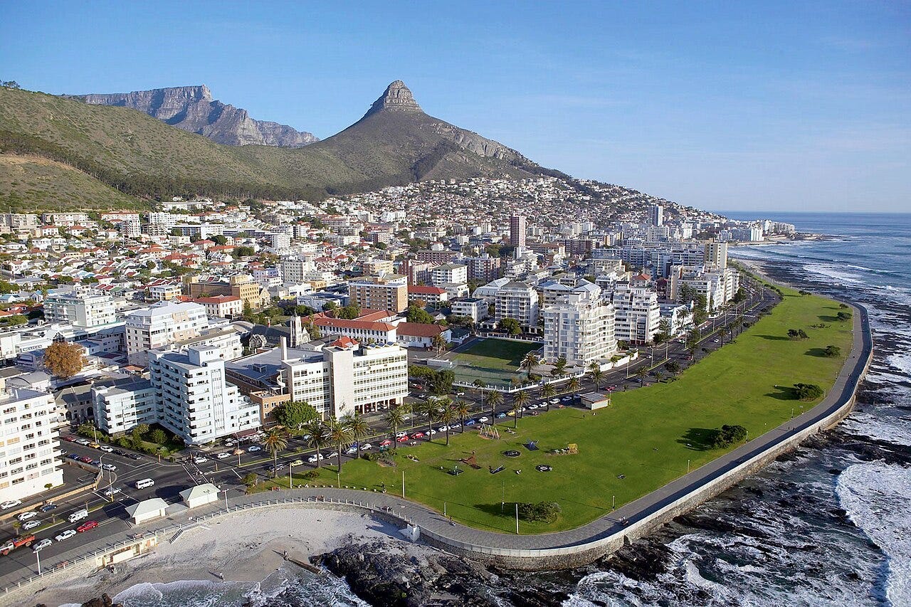 Photo: Hilton1949 / Wikimedia Commons (CC BY-SA 3.0) Aerial View of Sea Point, Cape Town South Africa