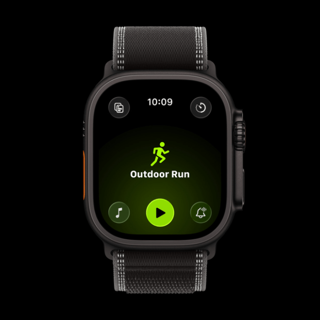 With watchOS 26, the Workout app features a new layout that makes it easier to customize workouts with Workout Views, custom workouts, Pacer, Race Route, and more.