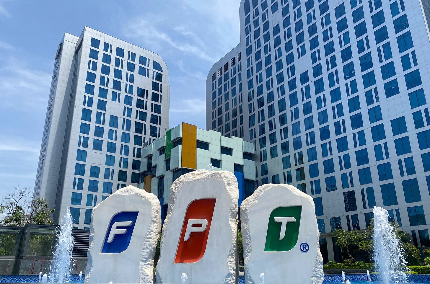 FPT mua 10% công ty 2.000 nhân sự của Malaysia FPT mua 10% công ty 2.000 nhân sự của Malaysia