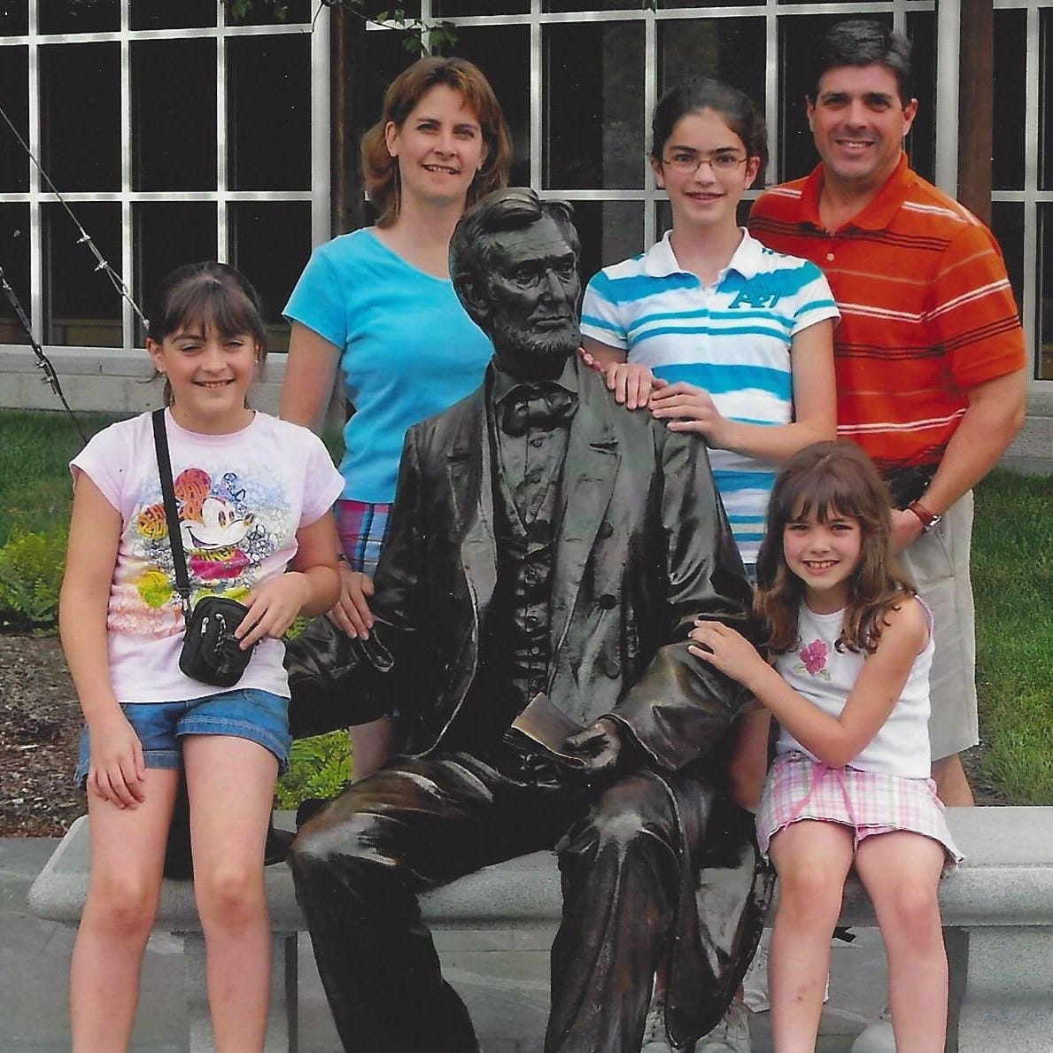 Family is posed with life-sized statue of Abraham Lincoln outside the Gettysburg Museum and Visitors Center. Family is posed with life-sized statue of Abraham Lincoln outside the Gettysburg Museum and Visitors Center.