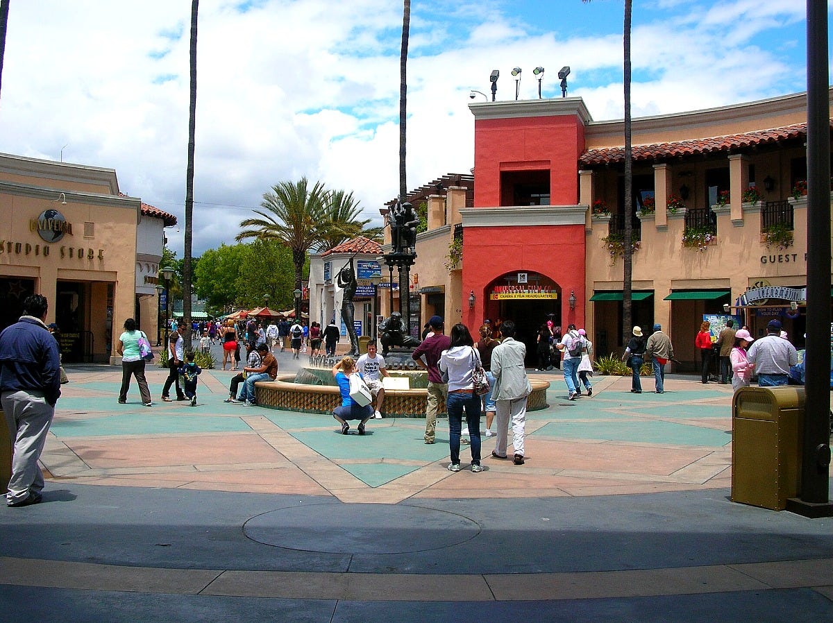 The entrance courtyard at Universal Studios Hollywood in 2009. Image: BrokenSphere via Wikimedia Commons The entrance courtyard at Universal Studios Hollywood in 2009. Image: BrokenSphere via Wikimedia Commons