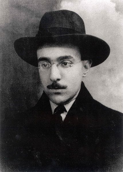 File:Pessoa chapeu.jpg