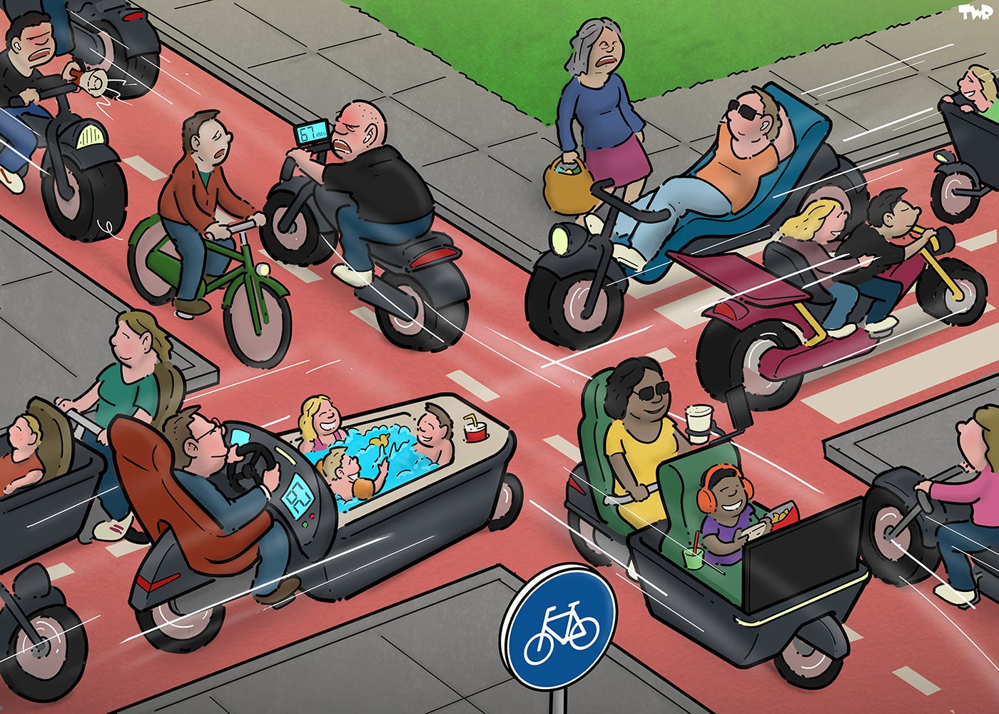 Cartoon waarop twee kruisende fietspaden te zien zijn. De fietspaden zijn gevuld met voortrazende fatbikes and elektrische bakfietsen. De bakfietsen hebben allemaal toeters en bellen, eentje heeft een bubbelbad met spelende kinderen in de bak, in een andere bakfiets zit een kind te gamen voor een groot scherm. Er is slechts een normale fiets te zien op de fietspaden, deze wordt links en rechts ingehaald door kwaad kijkende mensen op ebikes. Een vrouw probeert tevergeefs over te steken bij een zebrapad.