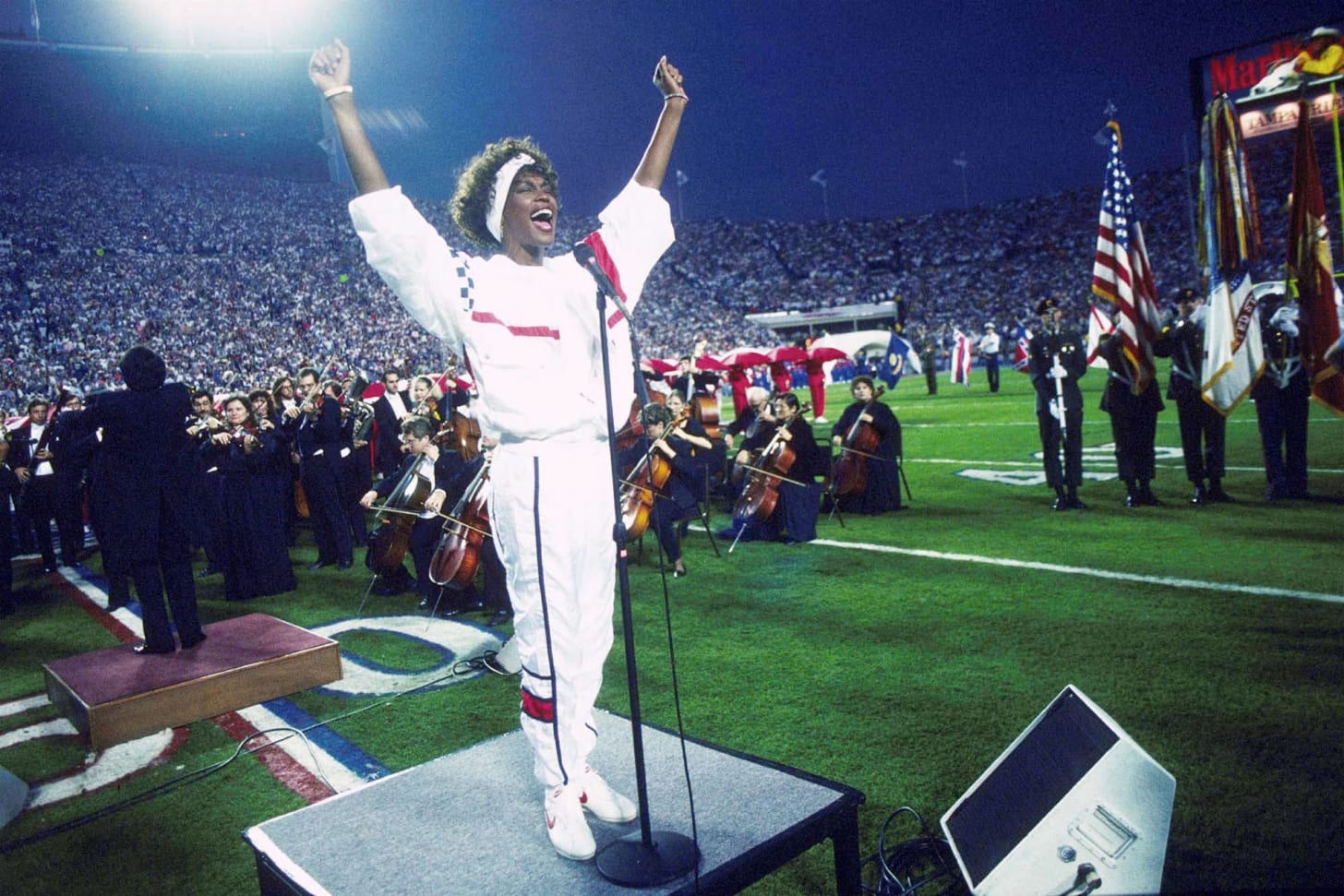 Download Whitney Houston In Super Bowl 1991 Wallpaper | Wallpapers.com