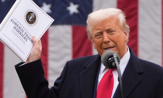 Tổng thống Donald Trump phát biểu trong sự kiện công bố thuế đối ứng tại Vườn Hồng, Nhà Trắng, ngày 2/4. Ảnh: AP Tổng thống Donald Trump phát biểu trong sự kiện công bố thuế đối ứng tại Vườn Hồng, Nhà Trắng, ngày 2/4. Ảnh: AP