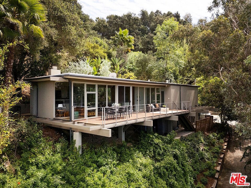 1st image of 3640 Multiview Dr