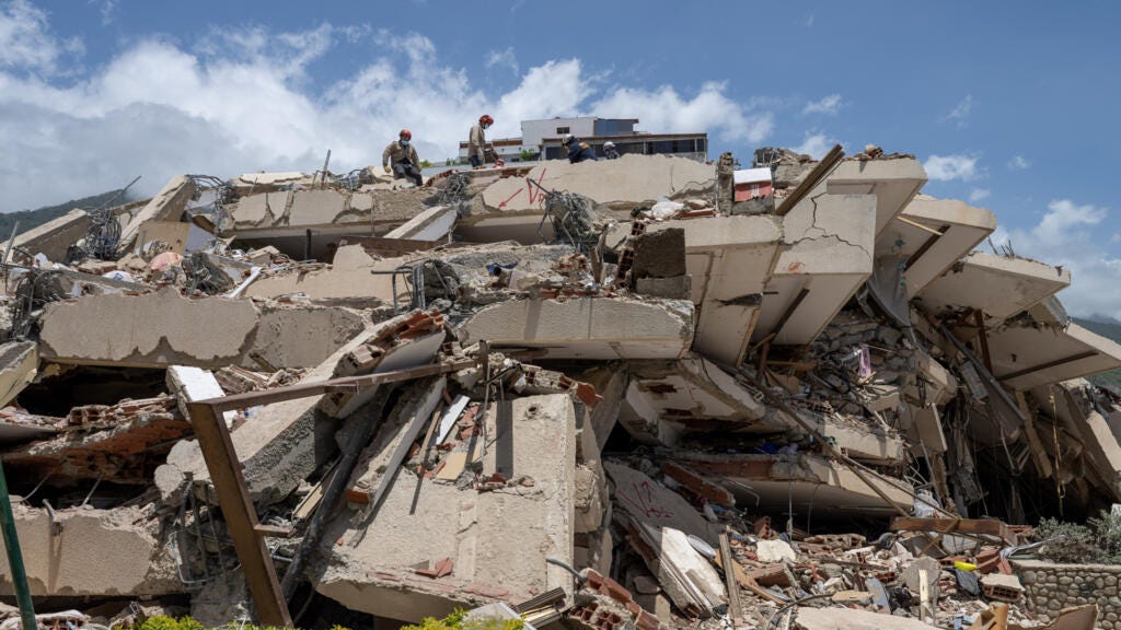 Venezuela reporta más de 1.400 muertos por el terremoto, mientras miles de personas siguen desaparecidas - France 24 Venezuela reporta más de 1.400 muertos por el terremoto, mientras miles de personas siguen desaparecidas - France 24
