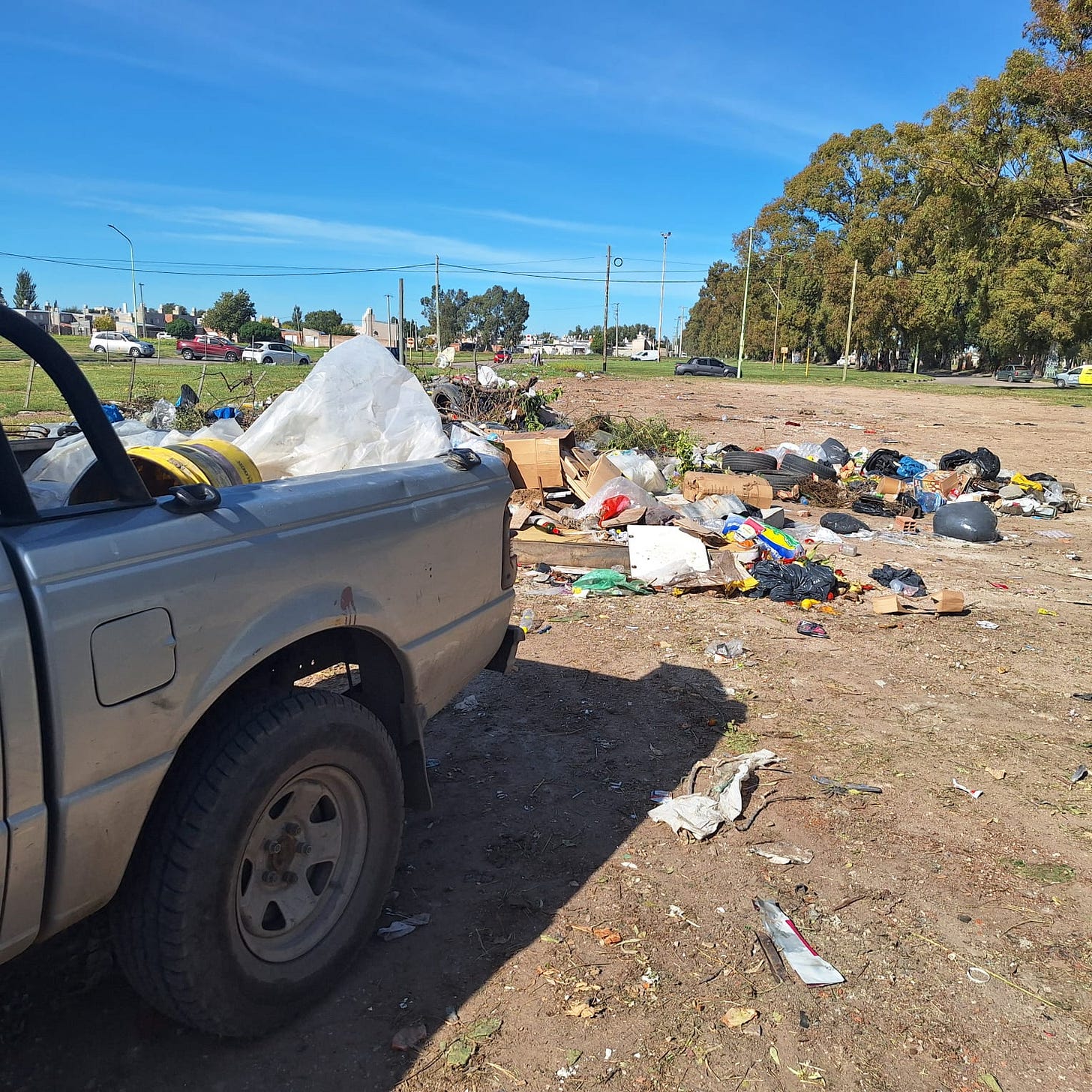 Un hombre fue infraccionado luego de ser sorprendido arrojando residuos en la vía pública