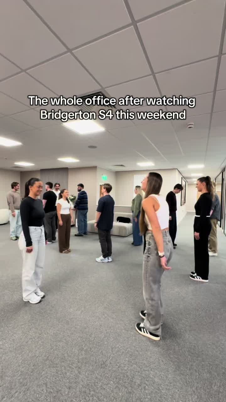 [106] Culture Catchup ☕ Five Friday Links: Phone-Free Pop Stars, Trampoline Tests & the IRL Renaissance 🕺