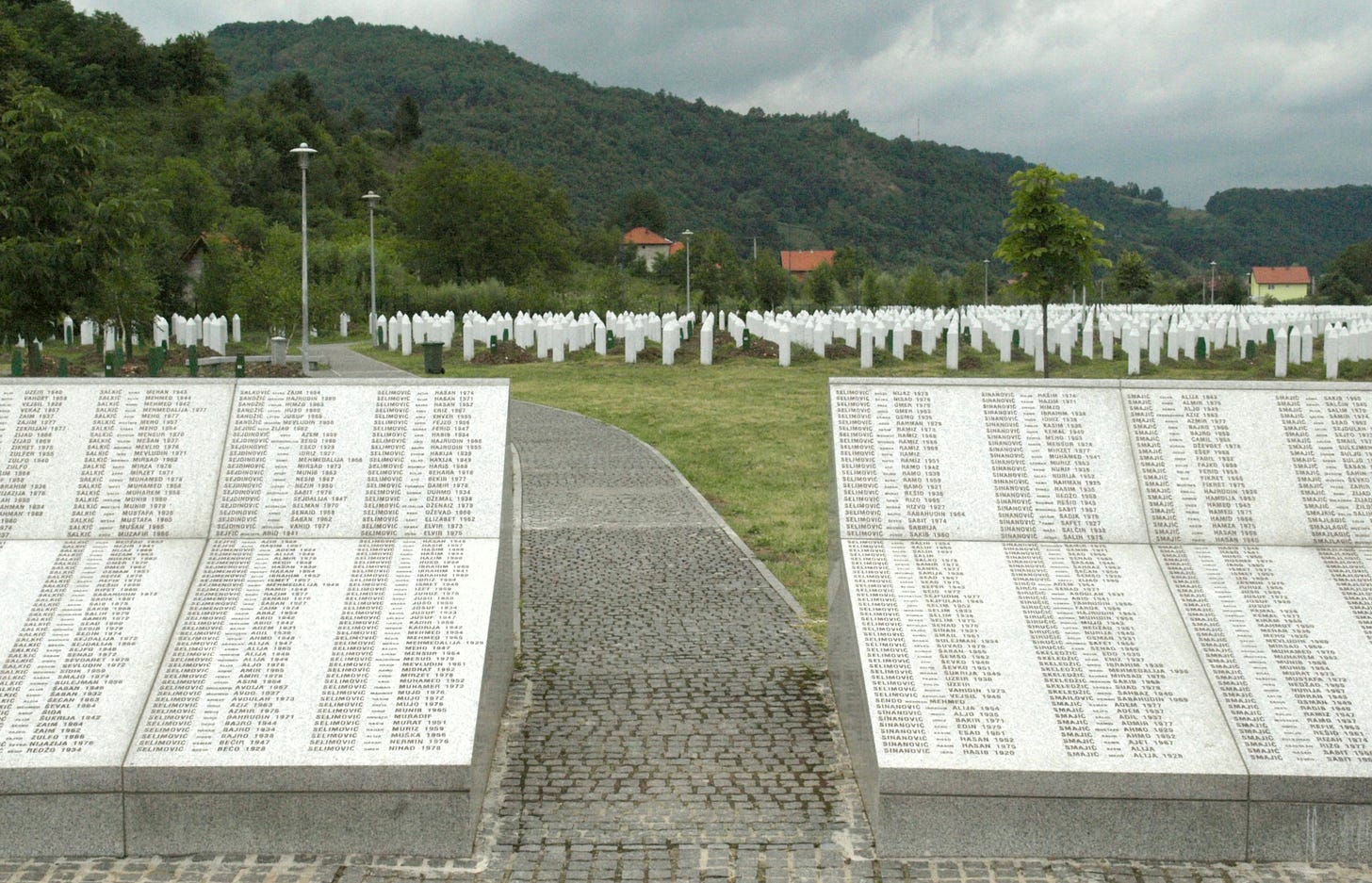 https://upload.wikimedia.org/wikipedia/commons/6/61/Srebrenica_Graveyard.JPG?utm_source=commons.wikimedia.org&utm_campaign=index&utm_content=original https://upload.wikimedia.org/wikipedia/commons/6/61/Srebrenica_Graveyard.JPG?utm_source=commons.wikimedia.org&utm_campaign=index&utm_content=original