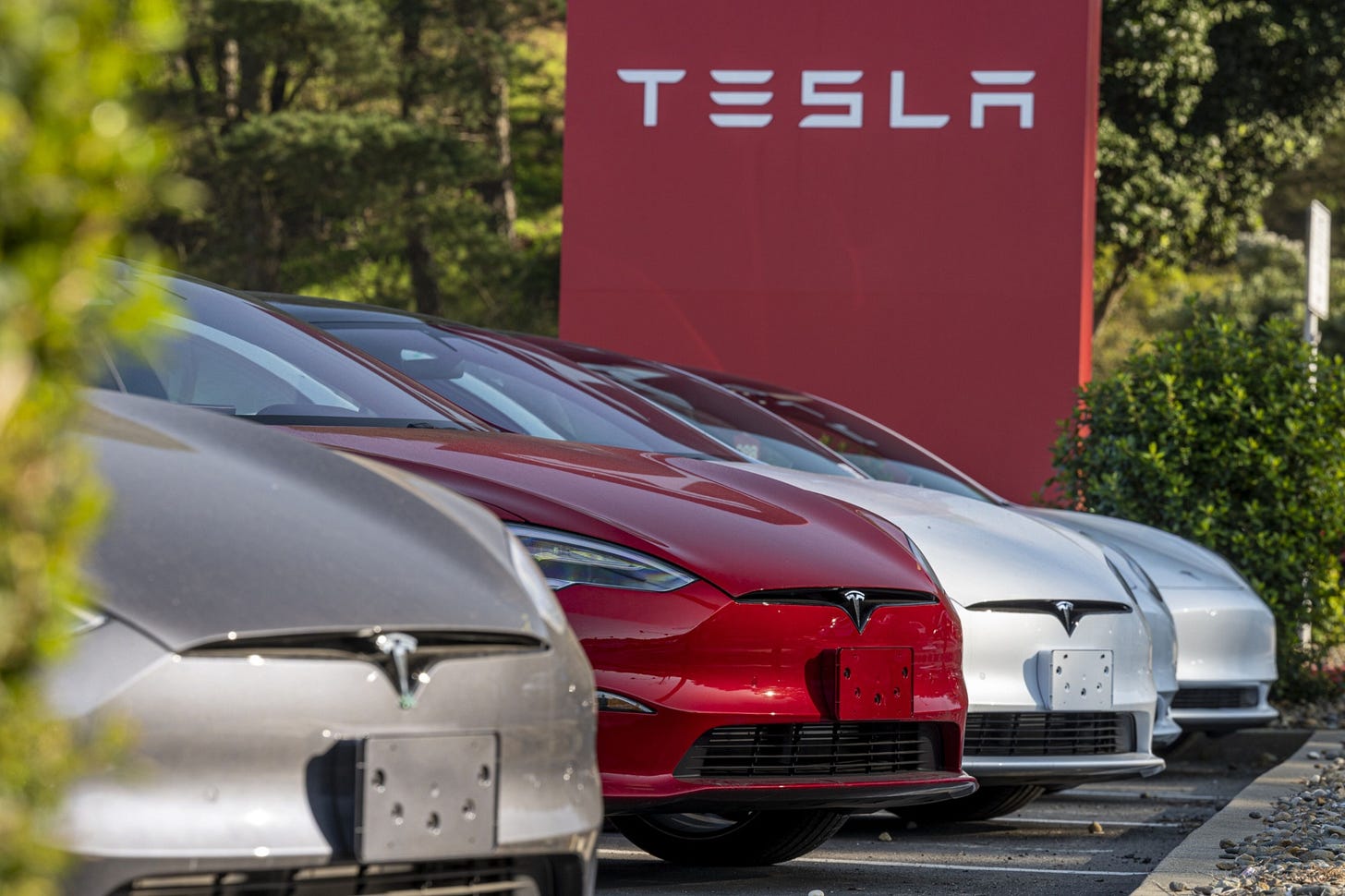 Queda da Tesla faz com que mercado questione se ação ainda é “magnífica”