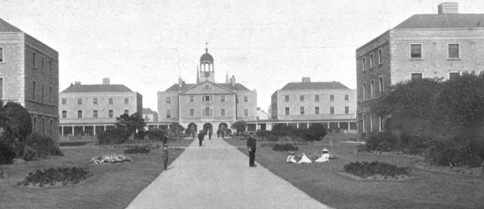 https://upload.wikimedia.org/wikipedia/commons/e/e0/Royal_Naval_Hospital%2C_Stonehouse.jpg https://upload.wikimedia.org/wikipedia/commons/e/e0/Royal_Naval_Hospital%2C_Stonehouse.jpg