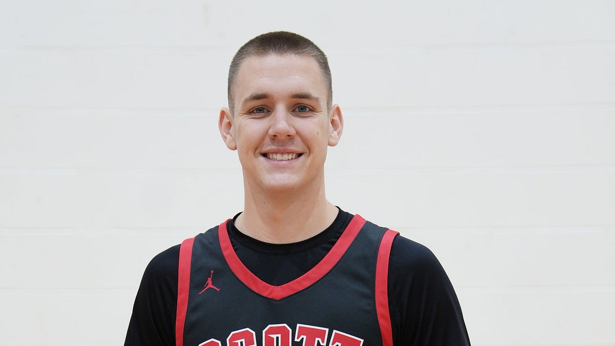 Basketball Round-Up: Wyatt Lloyd, Ben Gilbert have career games