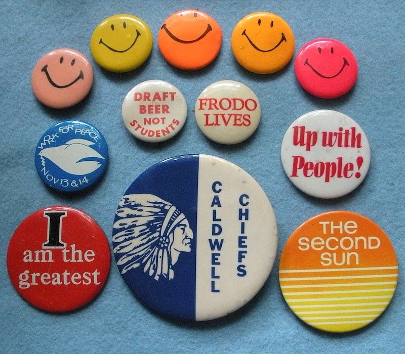 Pinbacks Frodo Lives, Draft Beer Not Students, Buttons Pins