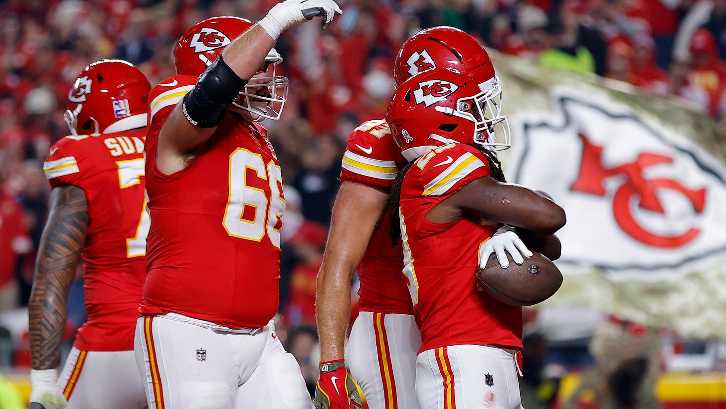 Monday Night Football: Chiefs RB Kareem Hunt scores TD in Week 8