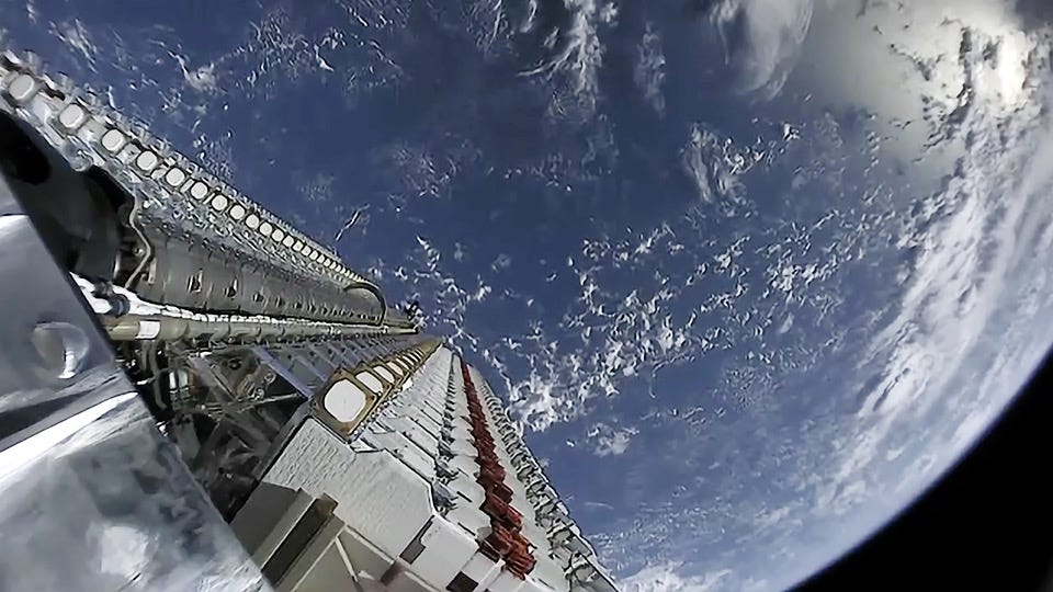 Starlinks about to get yeeted into space Starlinks about to get yeeted into space